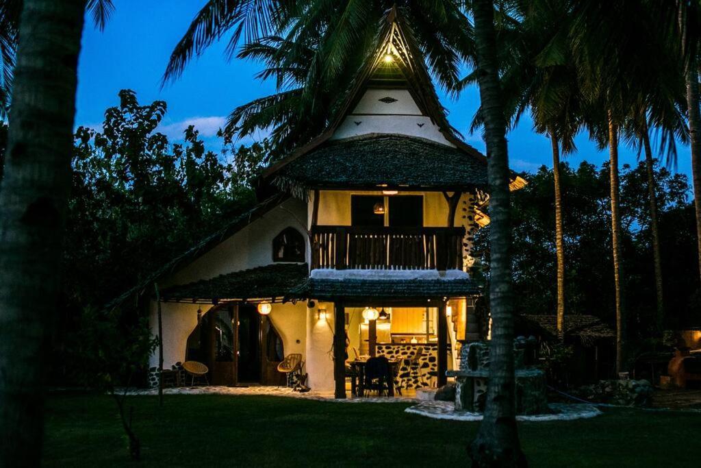 Beach-Front Sumbawa Surf House Lemonga Kültér fotó