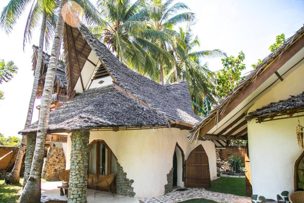 Beach-Front Sumbawa Surf House Lemonga Kültér fotó