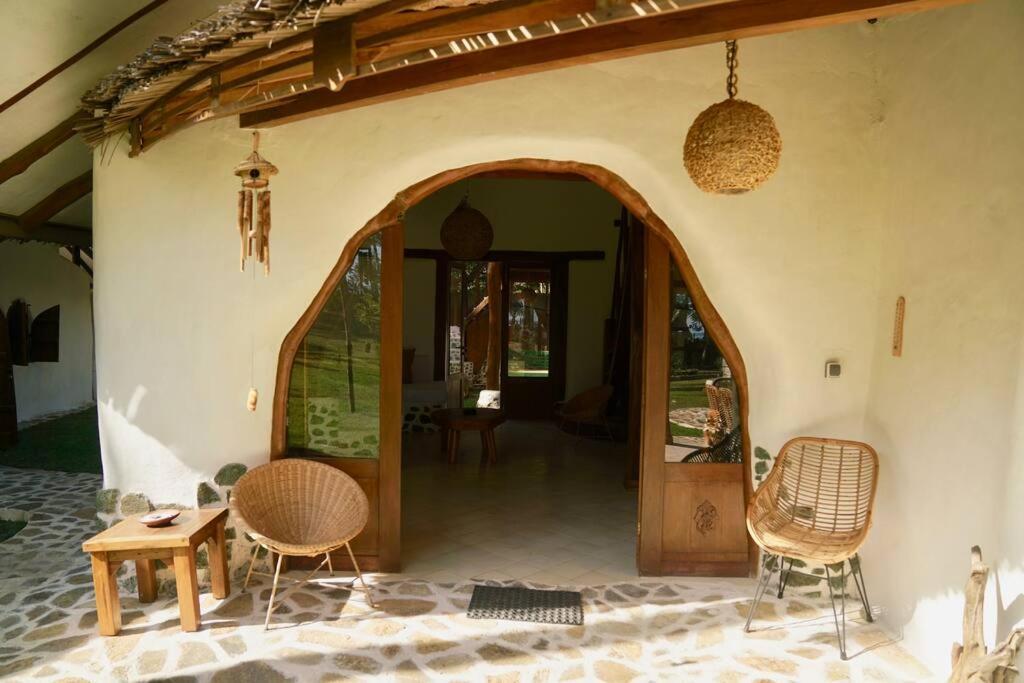 Beach-Front Sumbawa Surf House Lemonga Kültér fotó