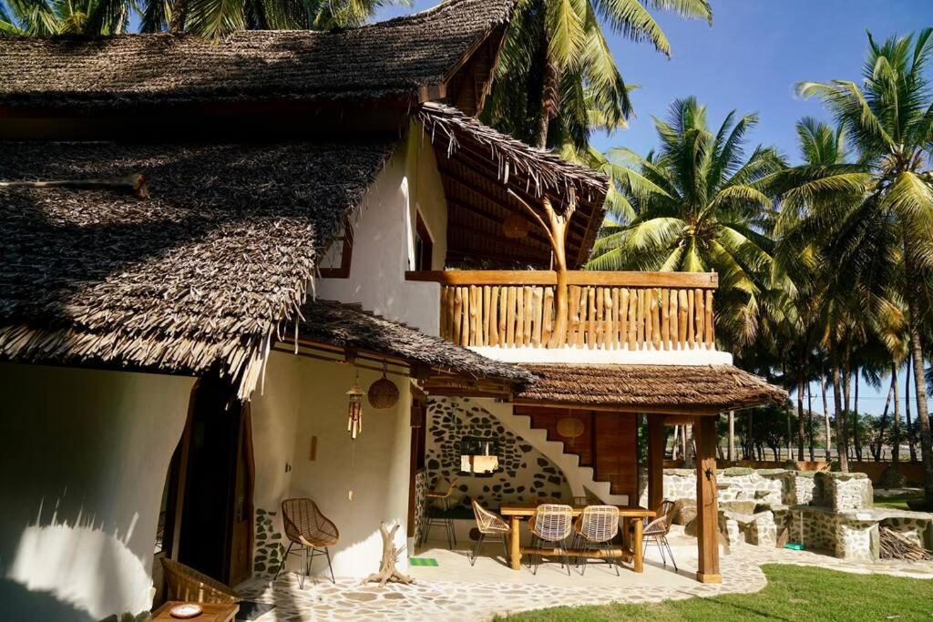 Beach-Front Sumbawa Surf House Lemonga Kültér fotó