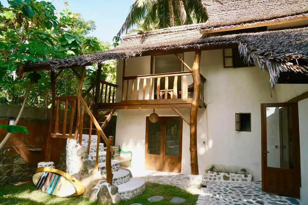 Beach-Front Sumbawa Surf House Lemonga Kültér fotó